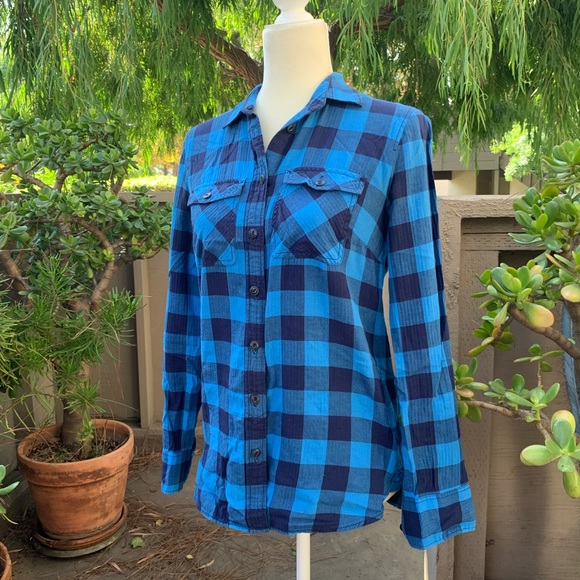 J. Crew Tops - 🥂 HP 🥂⭐️3/$15 J. Crew Button Up